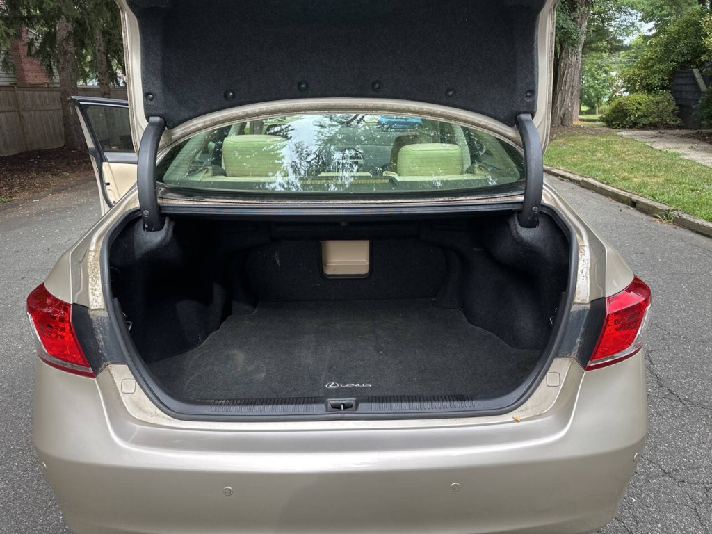 2010 Lexus ES 350 Image 24