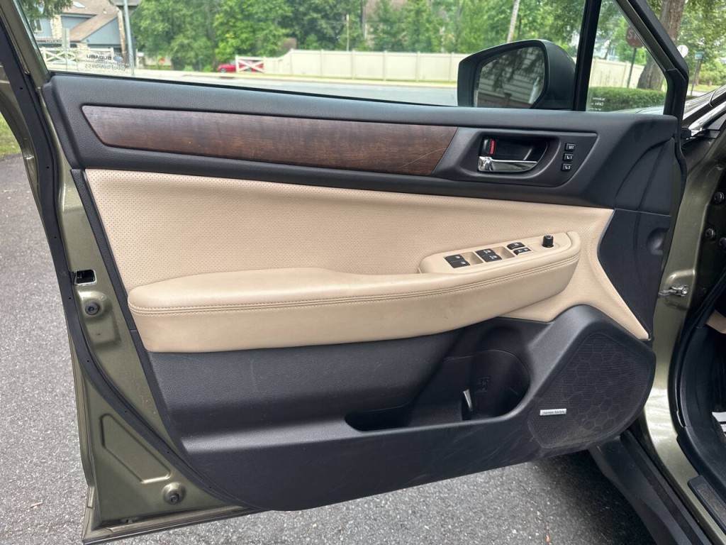 2015 Subaru Outback Image 17