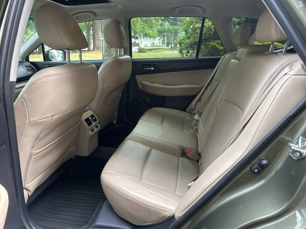 2015 Subaru Outback Image 18