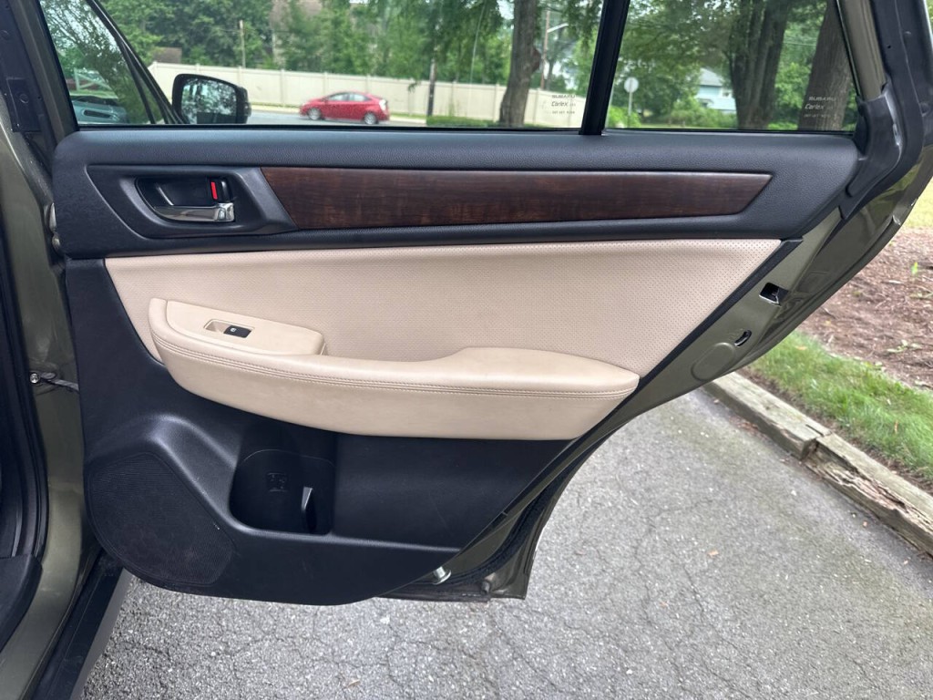 2015 Subaru Outback Image 25