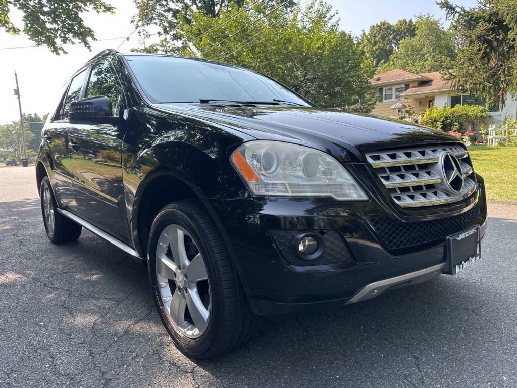 2011 Mercedes-Benz M-Class Image 2
