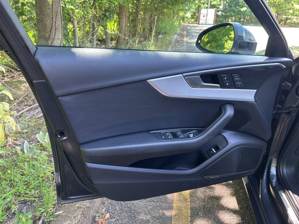 2018 Audi A4 Image 17