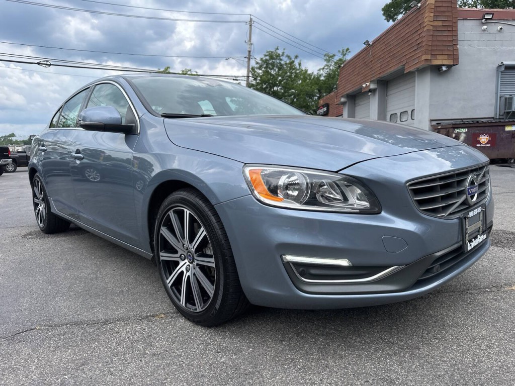 2017 Volvo S60 Image 2