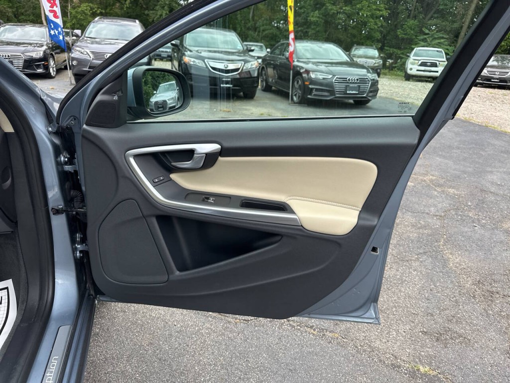 2017 Volvo S60 Image 23