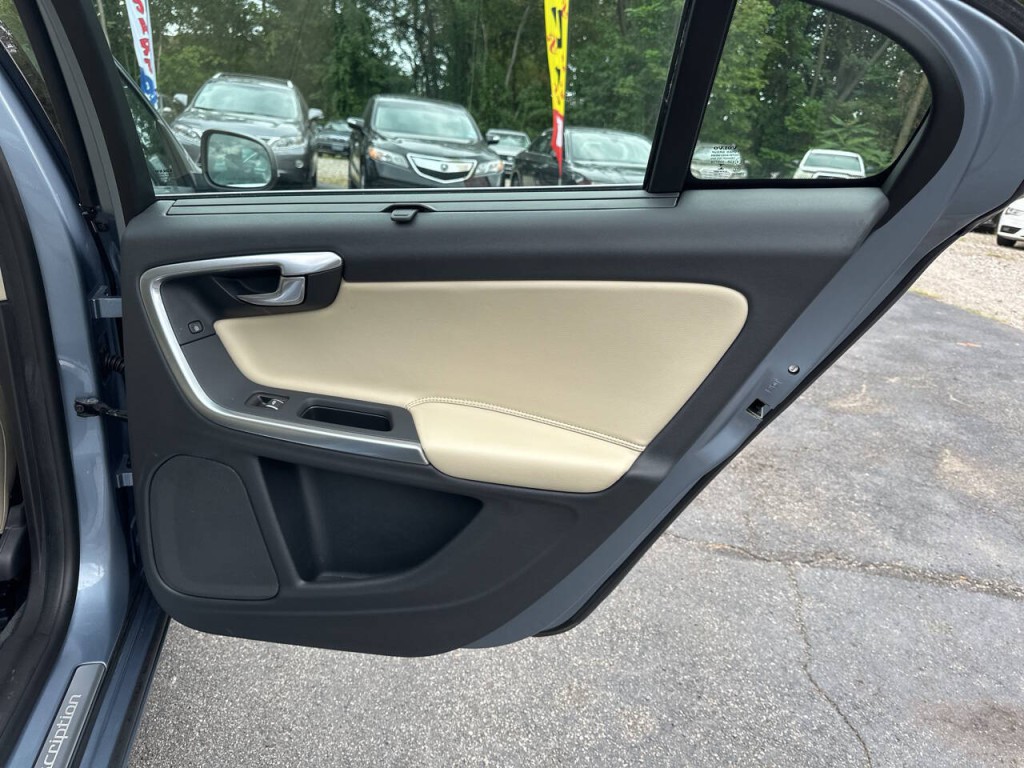 2017 Volvo S60 Image 24