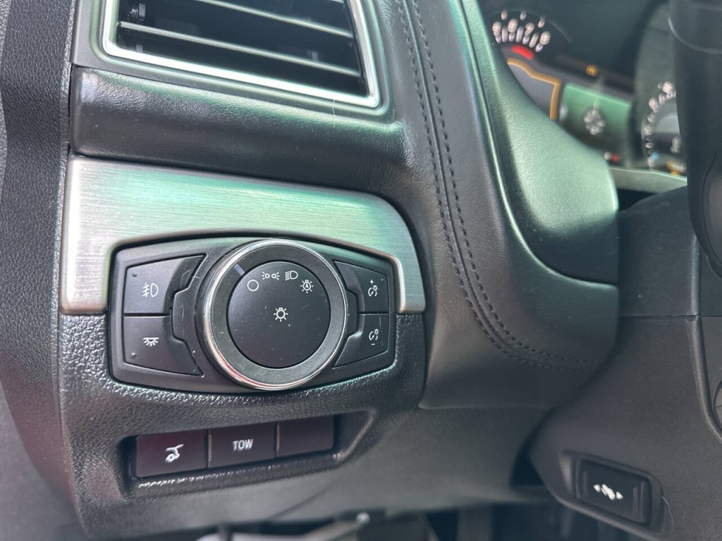 2016 Ford Explorer Image 17