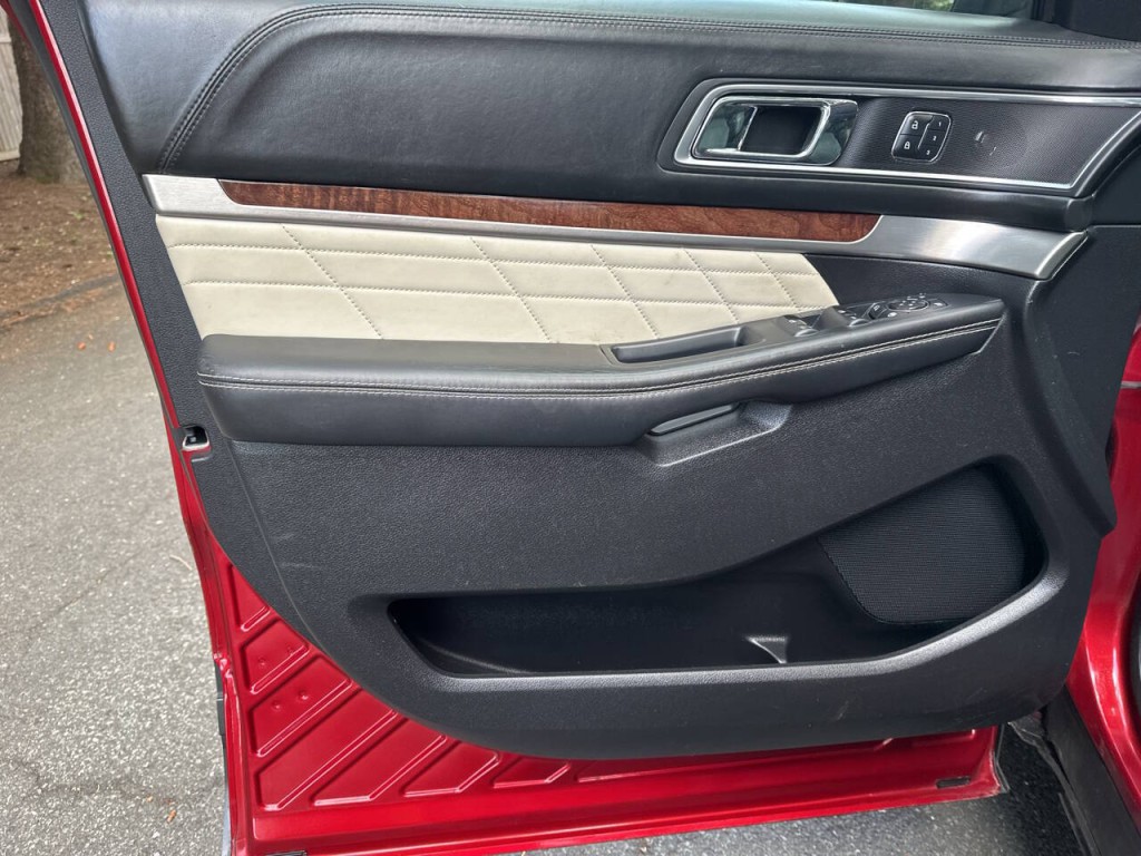2016 Ford Explorer Image 18