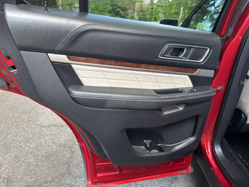 2016 Ford Explorer Image 22