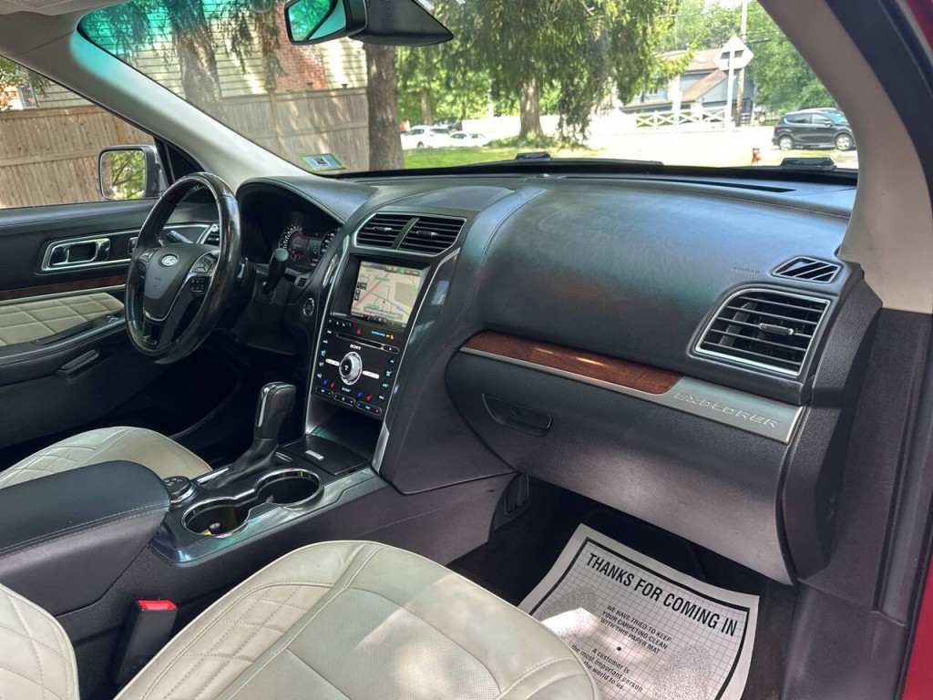 2016 Ford Explorer Image 25