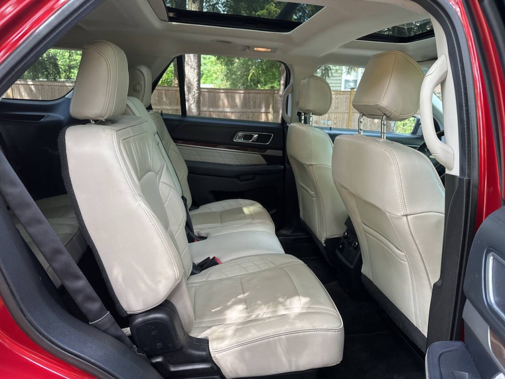 2016 Ford Explorer Image 27