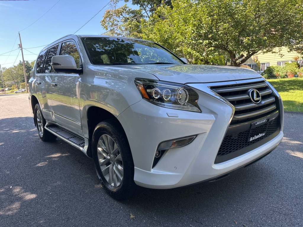 2017 Lexus GX 460 Image 2