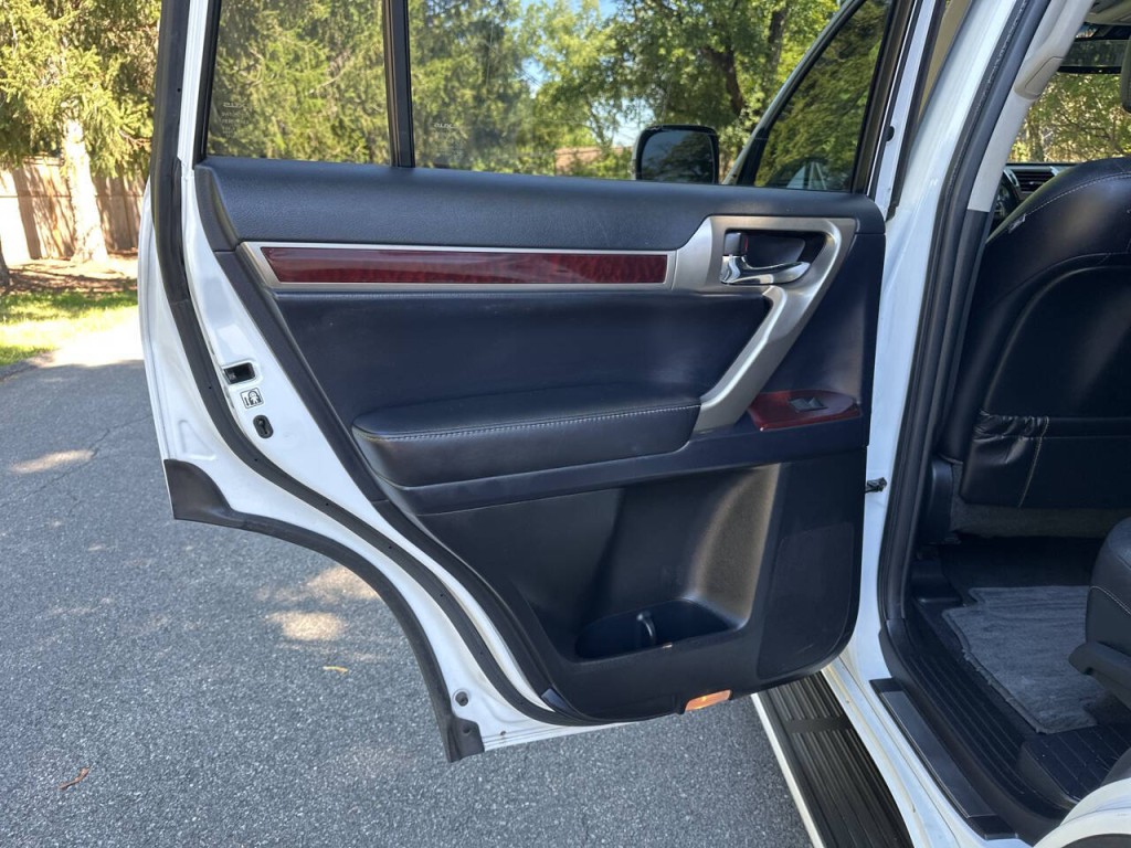 2017 Lexus GX 460 Image 22