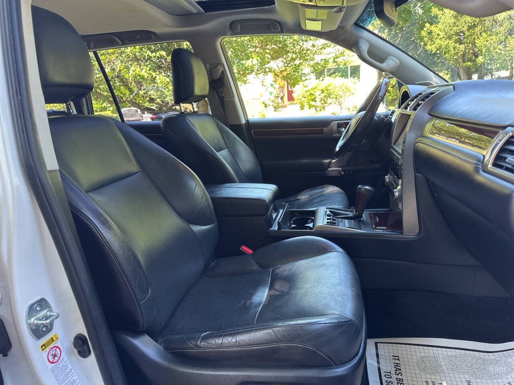 2017 Lexus GX 460 Image 24