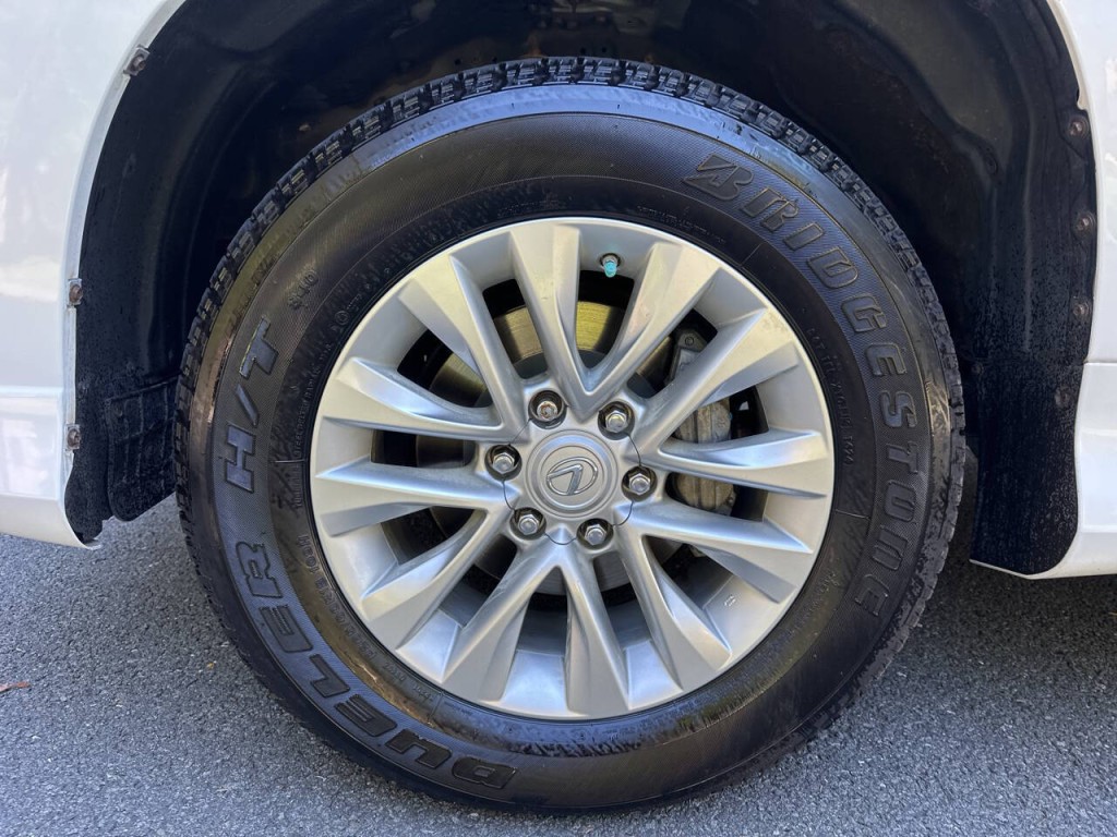 2017 Lexus GX 460 Image 32
