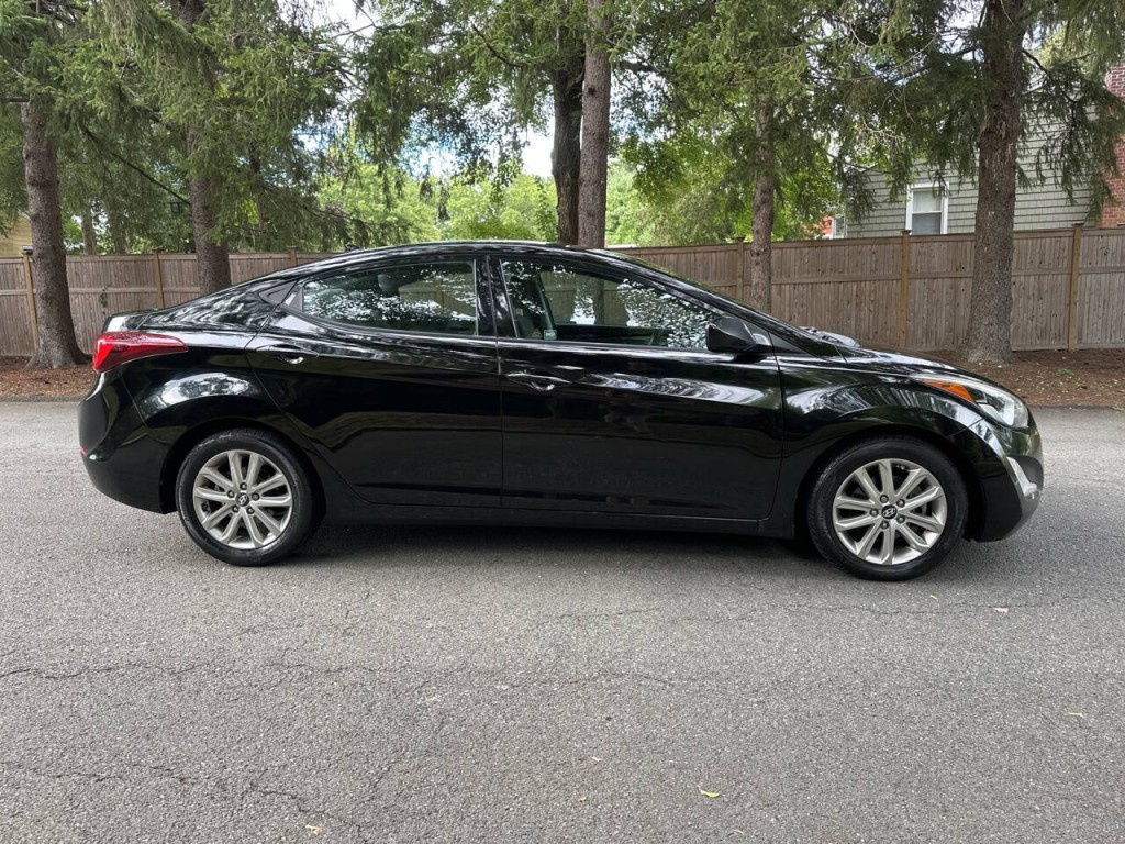 2015 Hyundai Elantra Image 3