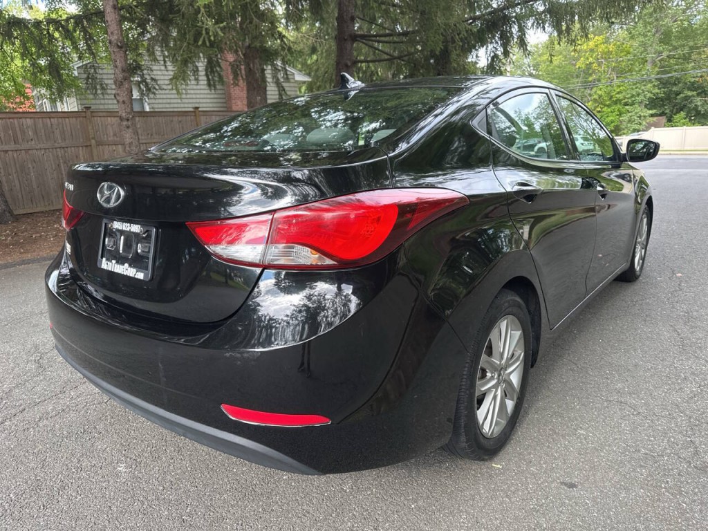 2015 Hyundai Elantra Image 4