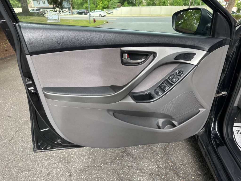 2015 Hyundai Elantra Image 14