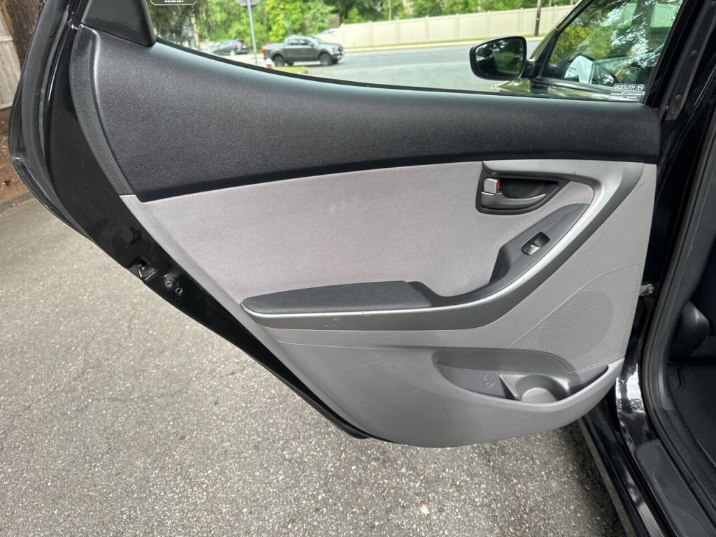 2015 Hyundai Elantra Image 16