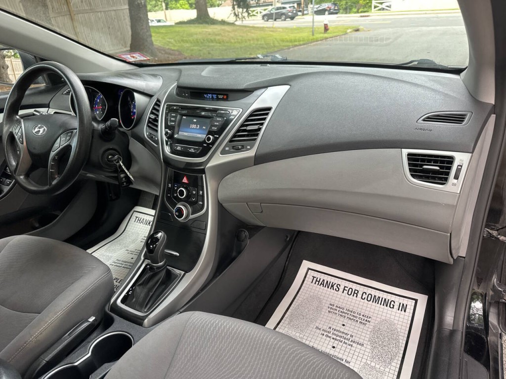 2015 Hyundai Elantra Image 18