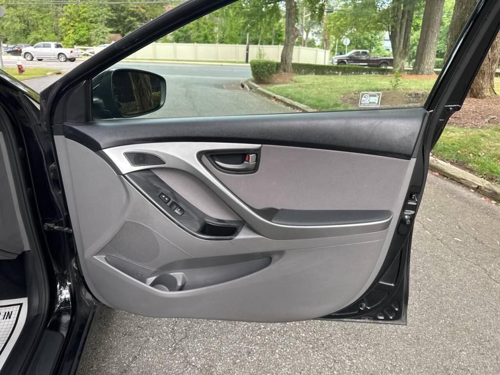 2015 Hyundai Elantra Image 19