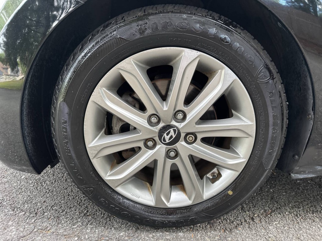 2015 Hyundai Elantra Image 24