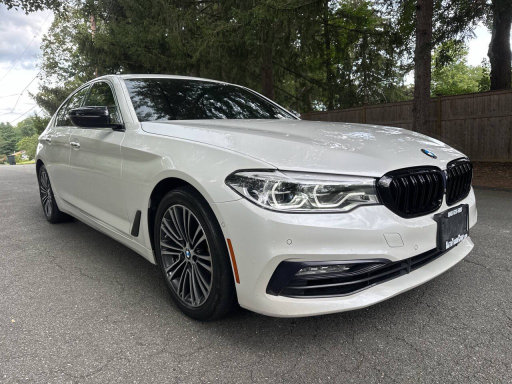 2017 BMW 5 Series Image 2