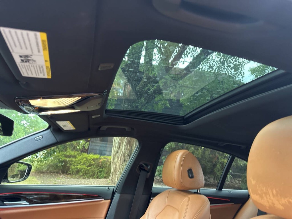 2017 BMW 5 Series Image 16