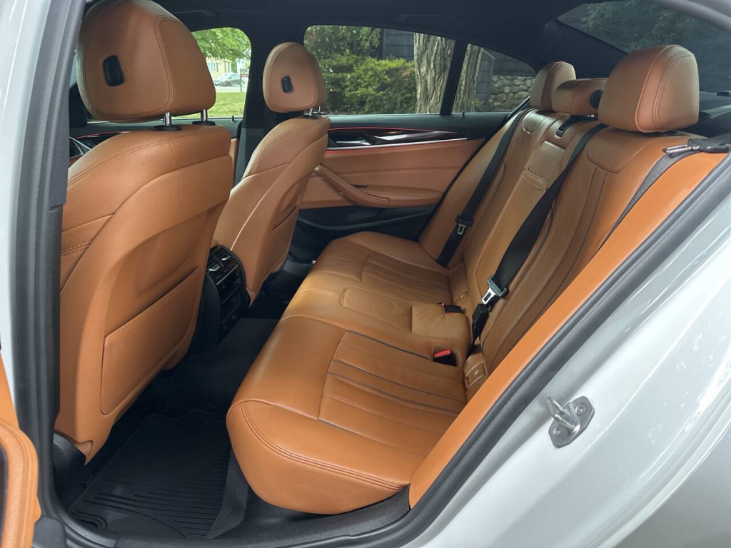 2017 BMW 5 Series Image 18