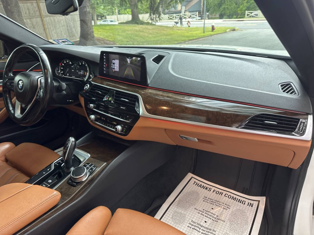 2017 BMW 5 Series Image 21