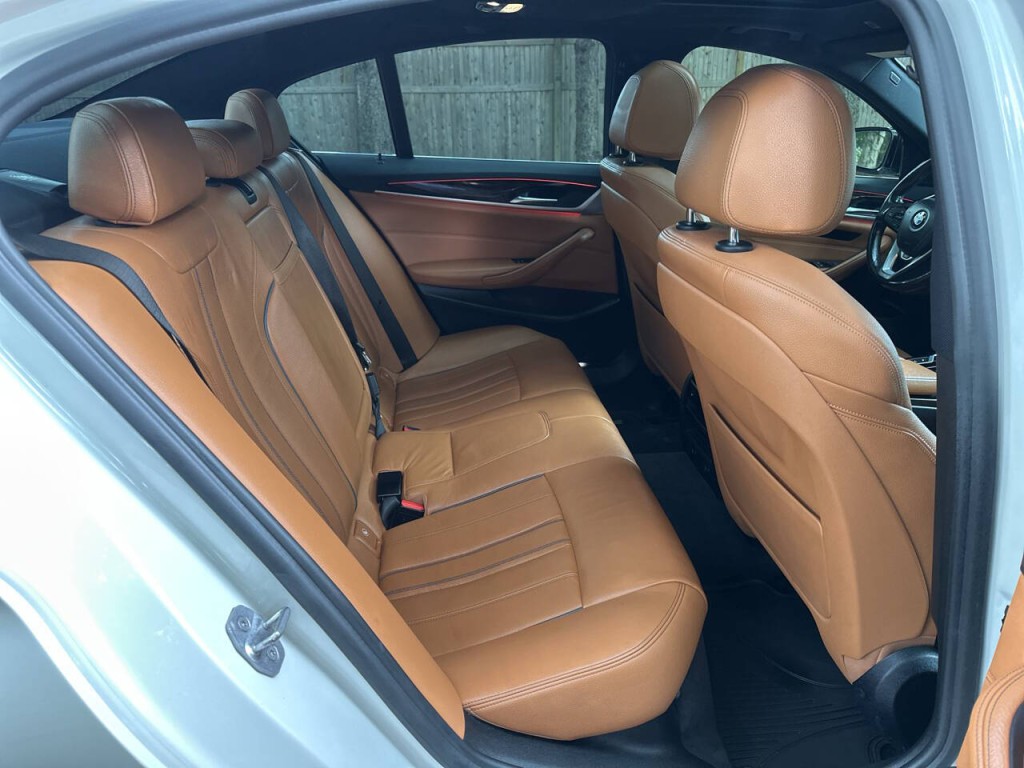 2017 BMW 5 Series Image 23