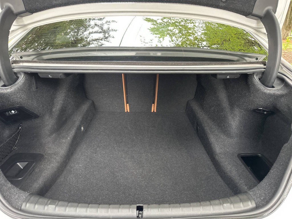 2017 BMW 5 Series Image 25