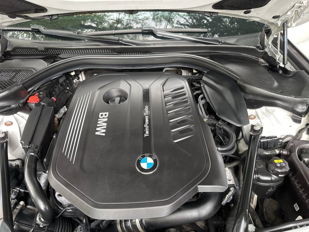 2017 BMW 5 Series Image 26