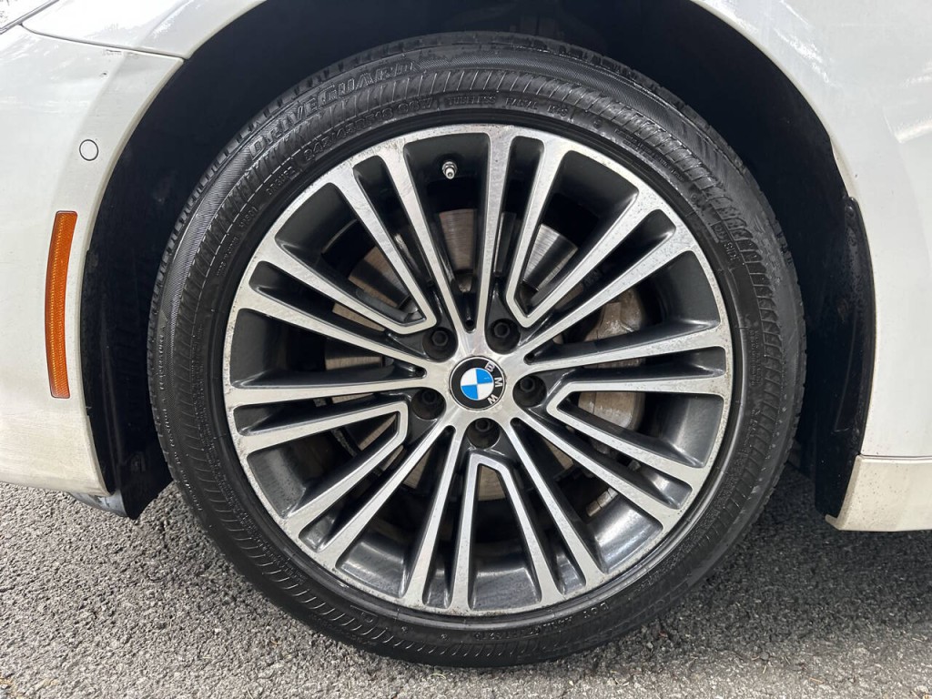 2017 BMW 5 Series Image 27