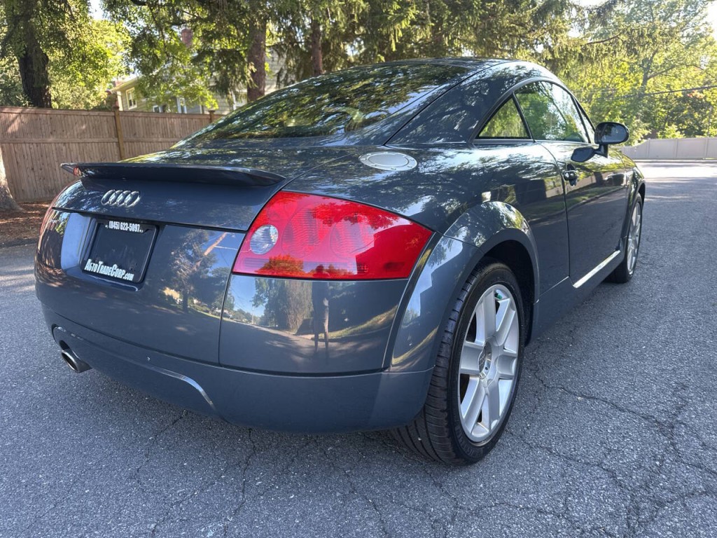 2004 Audi TT Image 4