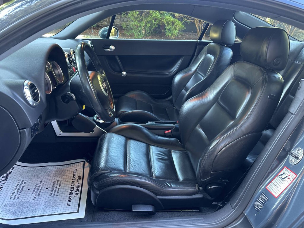 2004 Audi TT Image 10