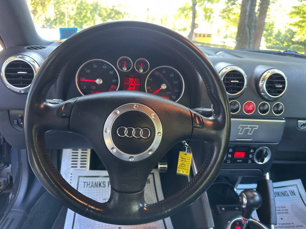2004 Audi TT Image 11