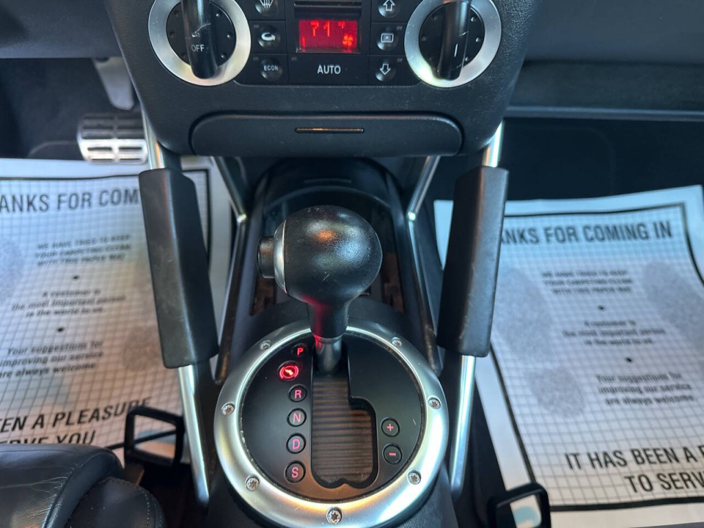 2004 Audi TT Image 13
