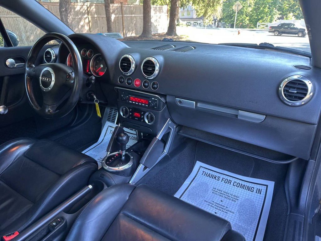 2004 Audi TT Image 17