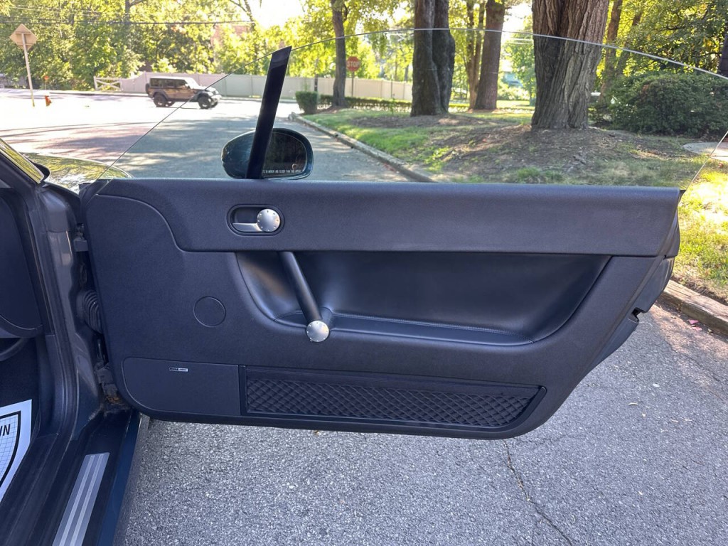 2004 Audi TT Image 18