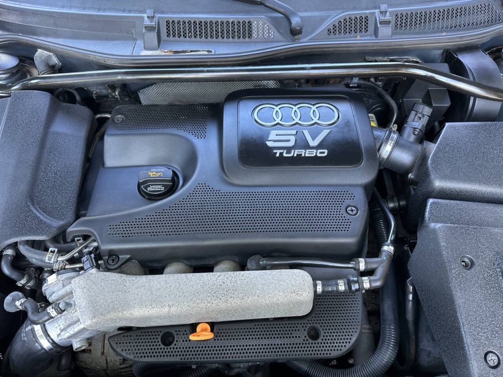 2004 Audi TT Image 22