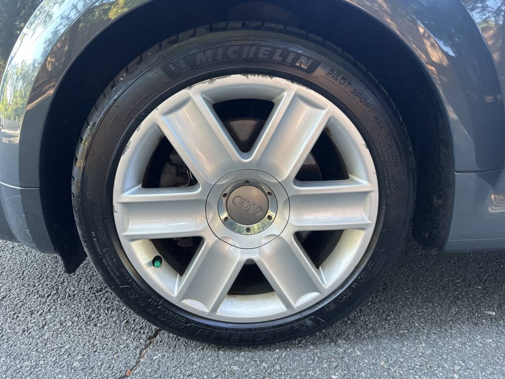 2004 Audi TT Image 23