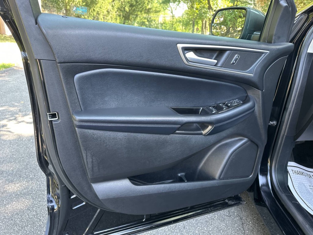 2018 Ford Edge Image 18