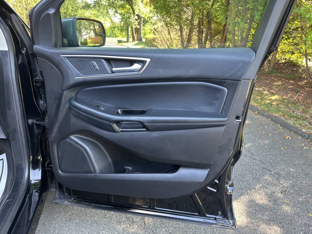 2018 Ford Edge Image 25