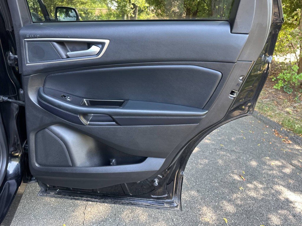 2018 Ford Edge Image 27