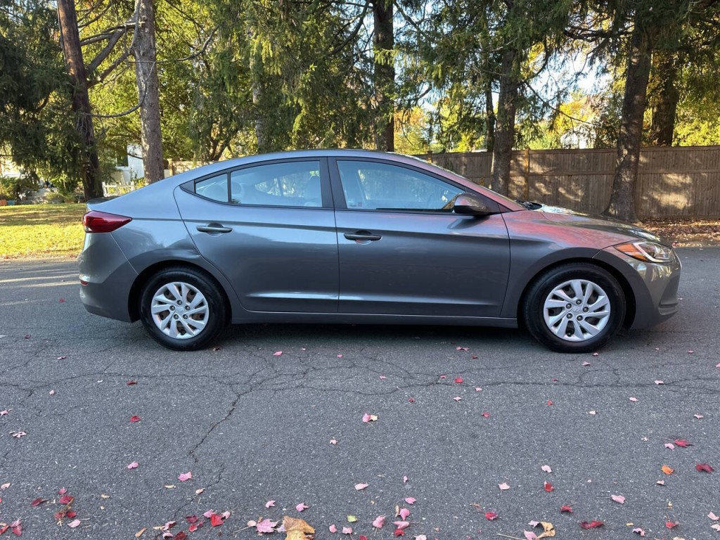 2018 Hyundai Elantra Image 3