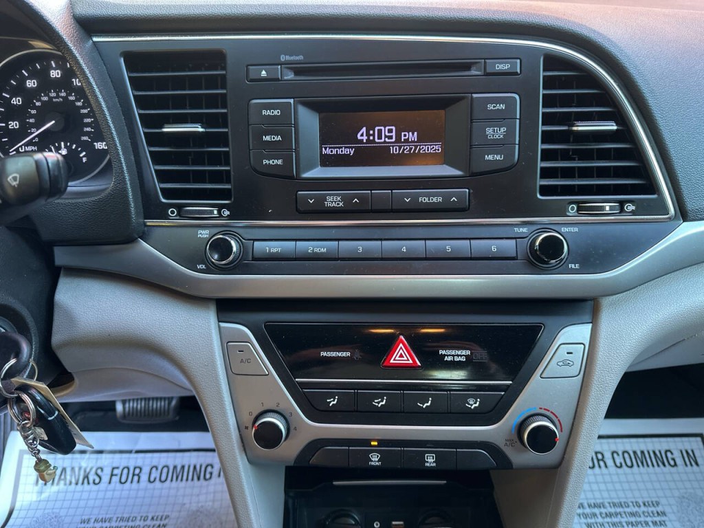 2018 Hyundai Elantra Image 12