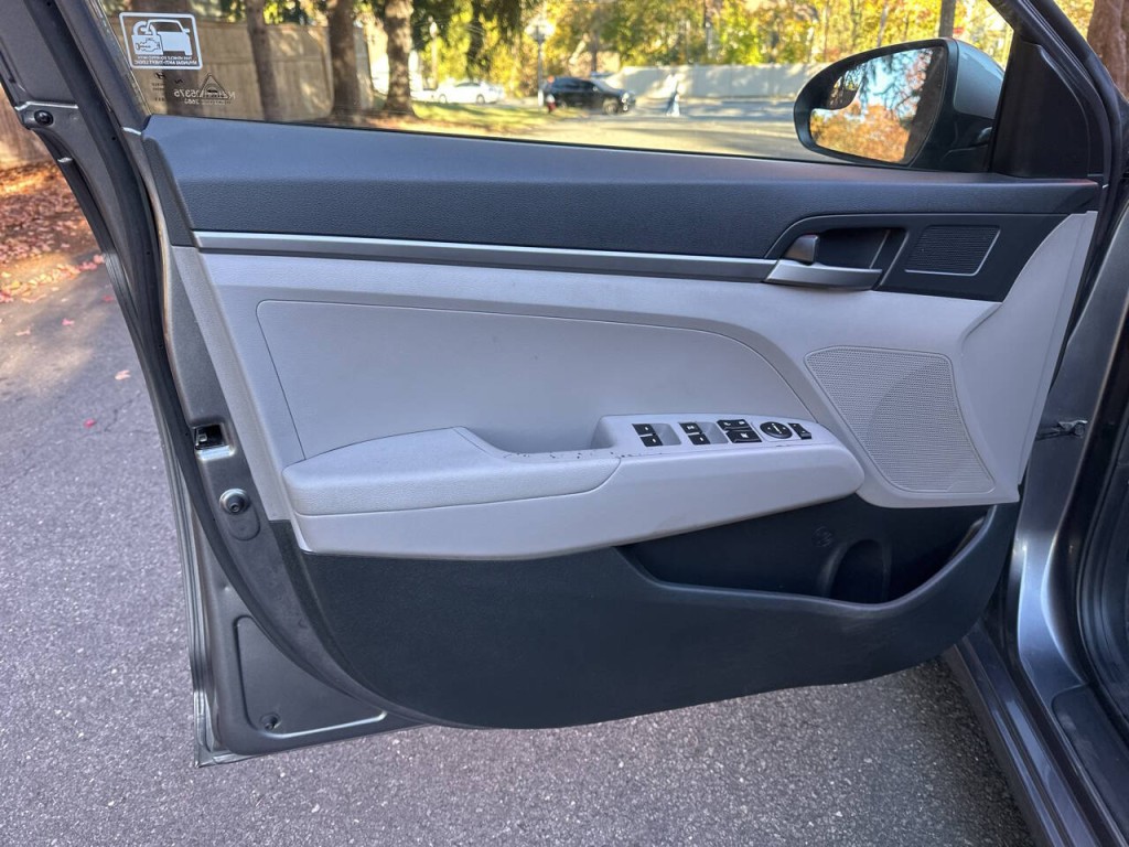 2018 Hyundai Elantra Image 14