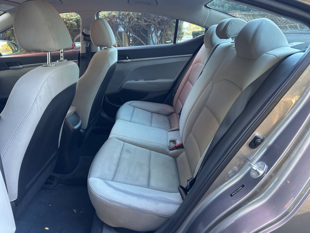 2018 Hyundai Elantra Image 15