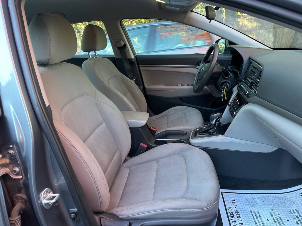 2018 Hyundai Elantra Image 17
