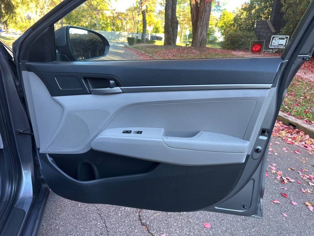 2018 Hyundai Elantra Image 19